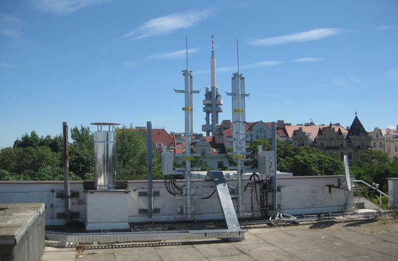 Rooftop tower (RTT) sites