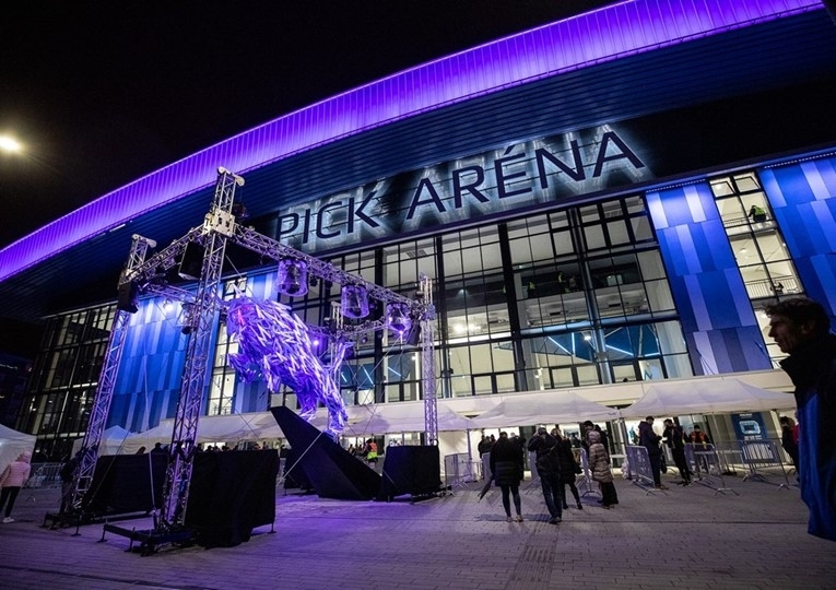 Beltéri disztribúciós antennarendszer (DAS) kiépítése Magyarország két legújabb multifunkcionális sport- és rendezvénycsarnokában, a budapesti MVM Dome-ban és a szegedi Pick Arénában. 