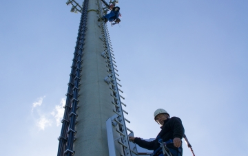 vantage-towers-and-workers